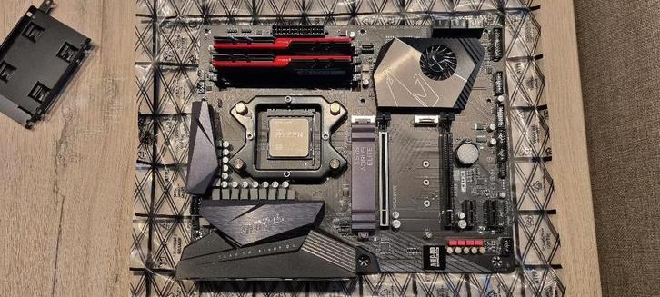 PC - X570 AORUS ELITE + RYZEN 5 3600 + 16GB DDR4 CL15-15-15, Informatique & Logiciels, Ordinateurs de bureau, Comme neuf, 4 Ghz ou plus