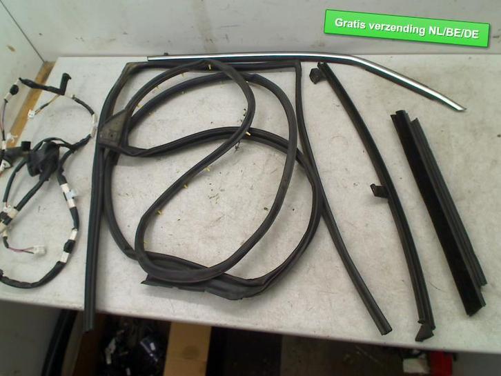 PORTIERRUBBER RECHTS ACHTER lijst Toyota C-HR (X1,X5), Auto-onderdelen, Overige Auto-onderdelen, Toyota, Gebruikt