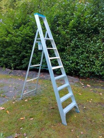 Solide professionele trapladder 8 treden PT08 Nieuw beschikbaar voor biedingen