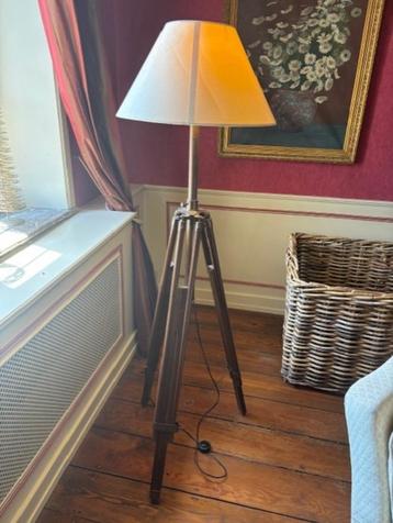 Staanlamp  beschikbaar voor biedingen
