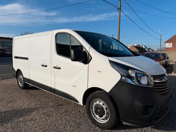 Opel vivaro 1.6 tdci b turbo 150 pk bj 2017, Autos, Opel, Entreprise, Achat, Corsa, ABS, Airbags, Alarme, Bluetooth, Ordinateur de bord