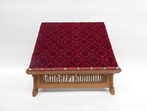 Neogotische eiken tafellezenaar, Antiek en Kunst, Antiek | Religieuze voorwerpen, Ophalen