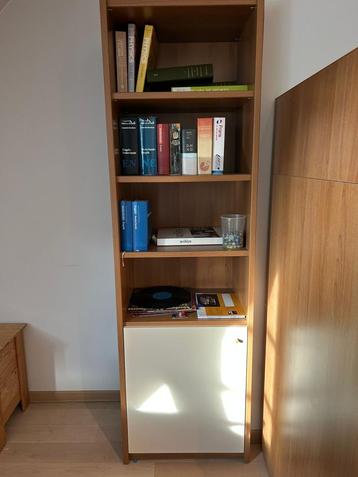 boekenkast beschikbaar voor biedingen