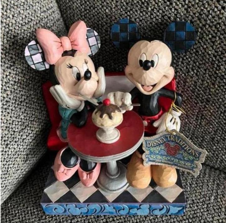Disney traditions mickey&minnie retired hard to get 2019, Collections, Disney, Neuf, Statue ou Figurine, Mickey Mouse, Enlèvement