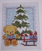 Kerst compleet borduurpakket kerstkaart Beer bij Kerstboom, Ophalen of Verzenden, Nieuw, Borduurpakket