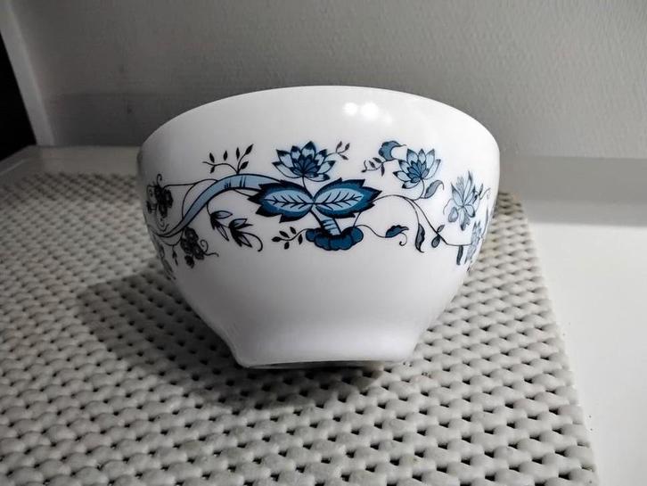 Grote Arcopal schaal Aster met blauw bloemdecor, h 7cm, Antiek en Kunst, Antiek | Servies los, Ophalen of Verzenden