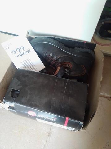 Nieuwe werkschoenen  beschikbaar voor biedingen