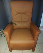 Bruine lederen elektrische relaxstoel + afstandsbediening, Huis en Inrichting, Ophalen, Zo goed als nieuw