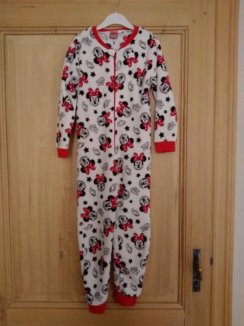 Onesie Disney Minnie Mouse, maat 122/128, in goede staat, Collections, Disney, Utilisé, Vêtements ou Textile, Mickey Mouse, Enlèvement ou Envoi