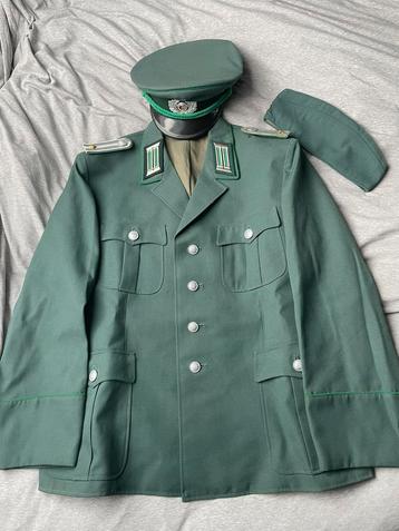 DDR Volkspolizei visie cap, jas en side cap beschikbaar voor biedingen
