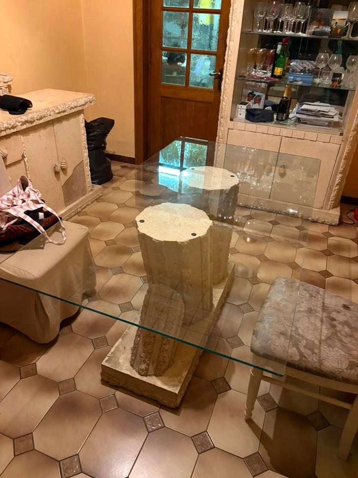 Table en pierre sculptée  Style colonne antique, Huis en Inrichting, Tafels | Salontafels, Gebruikt, Glas, Ophalen