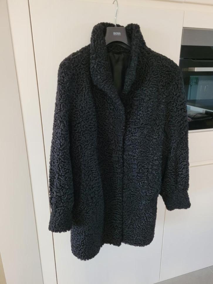zwarte Astrakan Swakara damespelsmantel maat M-L, Kleding | Dames, Jassen | Winter, Zo goed als nieuw, Maat 42/44 (L), Zwart, Ophalen