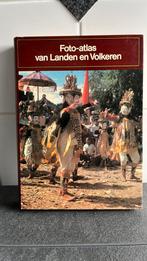 Foto atlas van landen en volkeren, Ophalen of Verzenden, Zo goed als nieuw