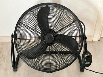 Grote vloerventilator met 3 standen beschikbaar voor biedingen
