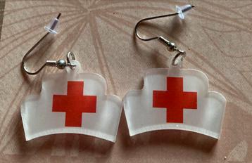 Boucles d'oreilles d'infirmière, neuves !, Enlèvement