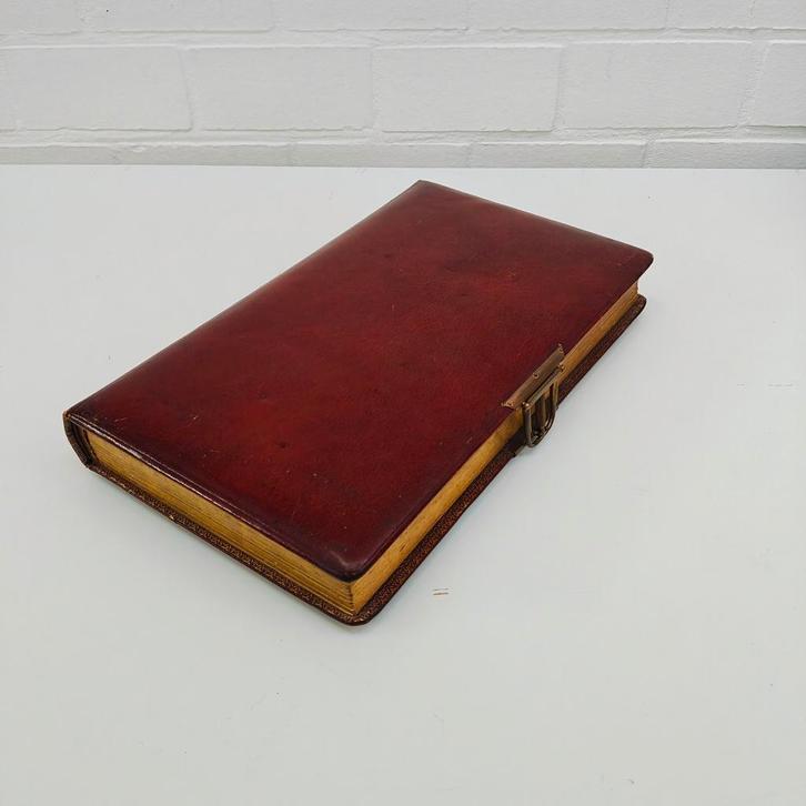 Antiek fotoalbum ca. 1880  Brussels atelier 96st, Antiek en Kunst, Antiek | Boeken en Manuscripten, Ophalen of Verzenden