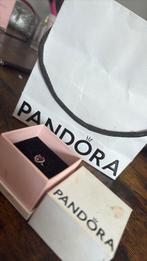 Pandora ring rood, Handtassen en Accessoires, Ringen, Met kristal, Gebruikt, Ophalen of Verzenden, 17 tot 18