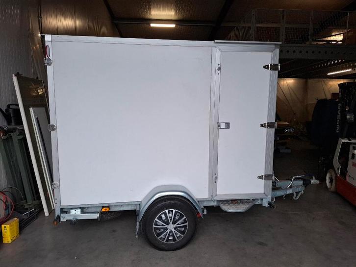 Hapert gesloten motoraanhanger, Auto diversen, Aanhangwagen-onderdelen, Zo goed als nieuw, Ophalen