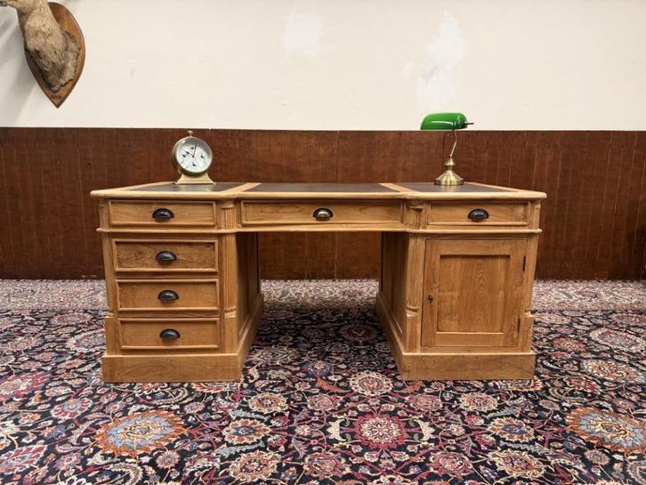 Klassiek Engels Teak Chesterfield Bureau Partnerdesk, Antiek en Kunst, Antiek | Kantoor en Zakelijk, Ophalen of Verzenden