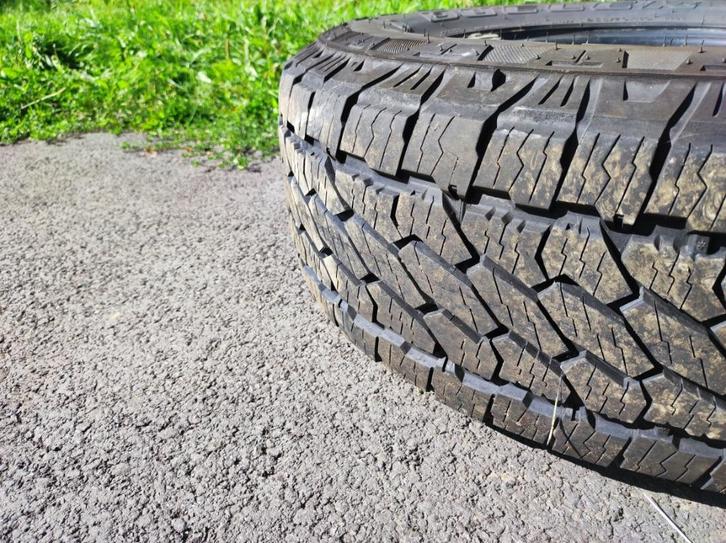 225/70 r16 111T + stalen wielen (6 gaten)  1 winter (4x4), Auto-onderdelen, Banden en Velgen, Banden en Velgen, Winterbanden, 16 inch