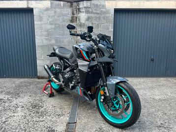 YAMAHA MT09 2023 FULL OPTIONS 2000 KMs, Particulier
