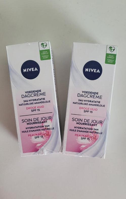 nivea voedende dagcrème droge huid SPF 15 - 50 ml (2 stuks), Handtassen en Accessoires, Uiterlijk | Gezichtsverzorging, Nieuw