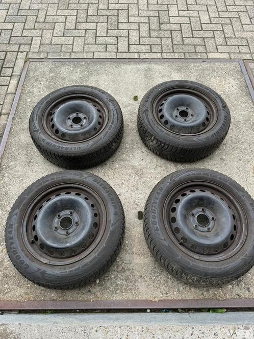 Set velgen winterbanden 16 inch Toyota Auris en Corolla €80, Auto-onderdelen, Banden en Velgen, Banden en Velgen, Personenwagen