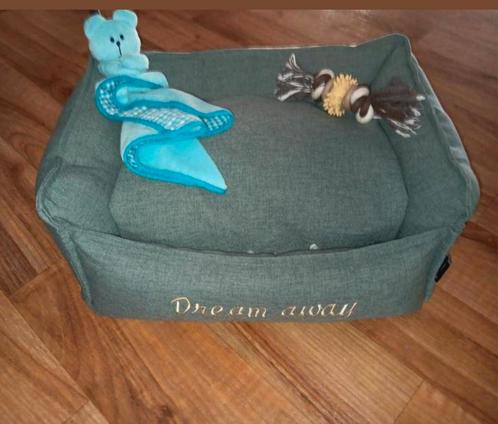 Zeer degelijk hondenmandje met opschrift "dream away", Dieren en Toebehoren, Hondenmanden, Zo goed als nieuw, Ophalen of Verzenden