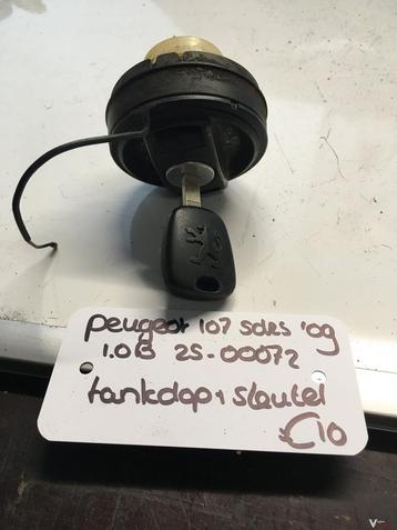 Peugeot 107 1.0 B 5drs 2009 2500072  Tankdop met sleutel beschikbaar voor biedingen