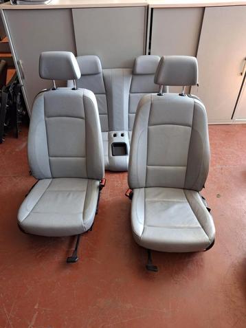intérieur bmw série 1 e88 cuir gris  beschikbaar voor biedingen