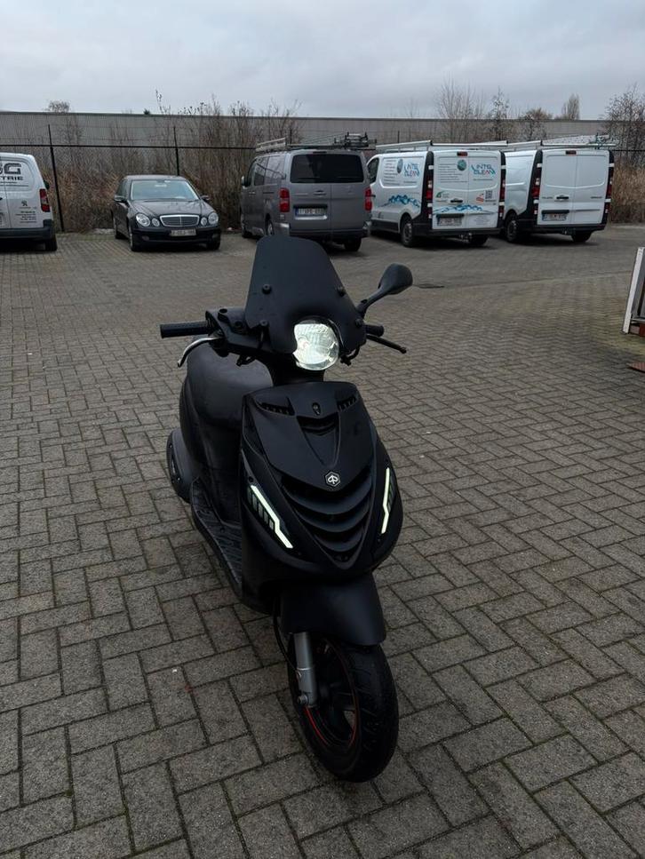 Piaggio Zip Iget Bouwjaar 2020, Fietsen en Brommers, Scooters | Piaggio, Zo goed als nieuw, Zip, Klasse A (25 km/u), Benzine, Ophalen