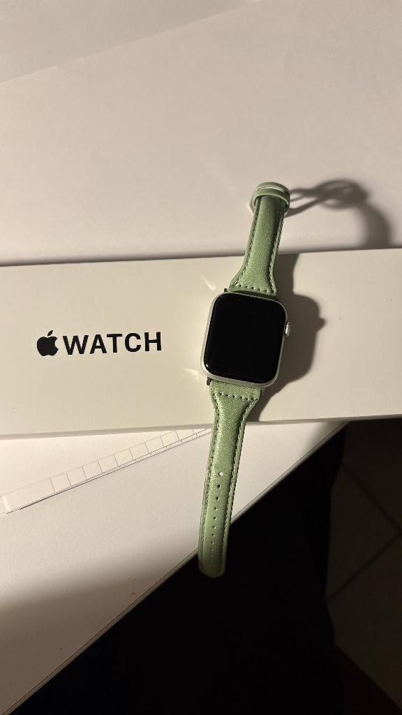 Apple Watch SE Zilver - 2020 40 mm, Handtassen en Accessoires, Smartwatches, Gebruikt, iOS, Zilver, Calorieverbanding, GPS, Hartslag