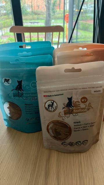 Monoprotein gluten-free snacks for cats kangoroo and deer beschikbaar voor biedingen