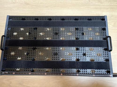Temple Audio Trio 28 Gunmetal pedalboard, Muziek en Instrumenten, Instrumenten | Onderdelen, Gebruikt, Elektrische gitaar, Ophalen