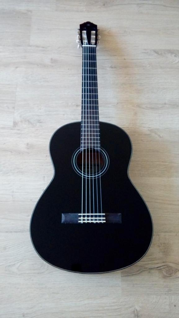Guitar Yamaha C40 BL, Musique & Instruments, Instruments à corde | Guitares | Acoustiques, Enlèvement