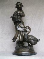 brons - meisje met ganzen - Bare., Antiek en Kunst, Antiek | Brons en Koper, Brons, Ophalen