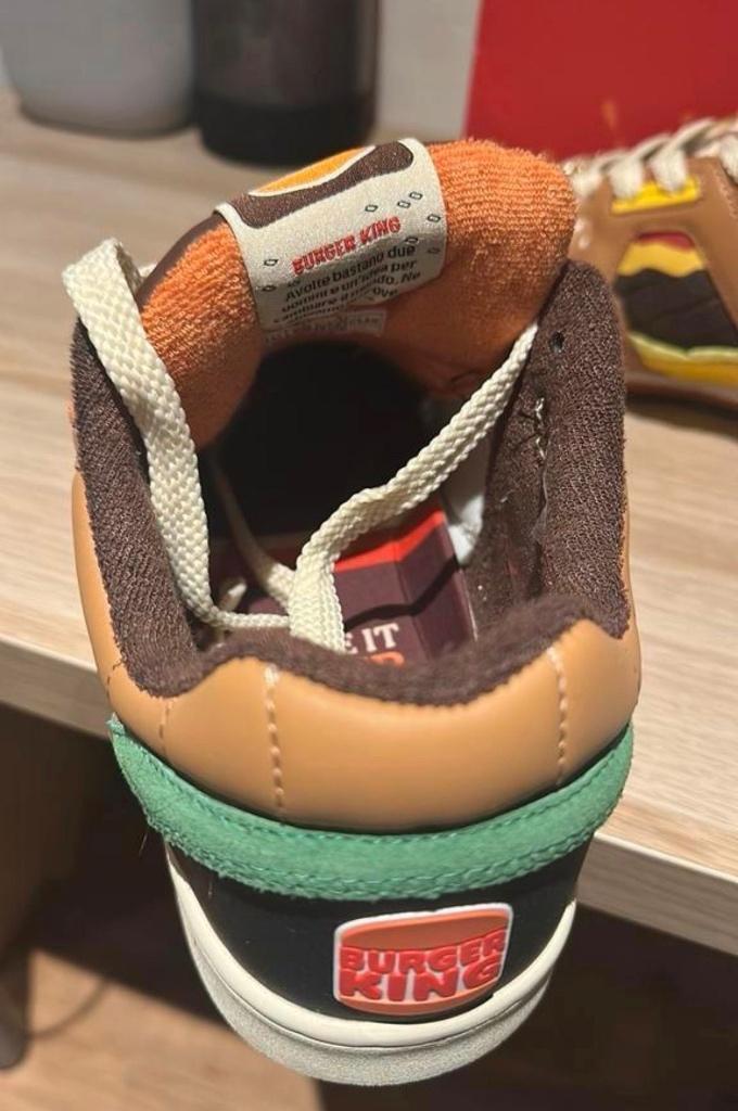 Burger king schoenen “Limited Edition Collectors item”, Kleding | Heren, Schoenen, Nieuw, Sneakers, Overige kleuren, Ophalen