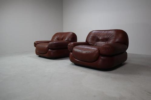 Sapporo leather armchairs by Mobil Girgi, italy 1970's, Antiek en Kunst, Antiek | Meubels | Stoelen en Sofa's, Ophalen