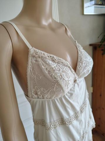 Lingerie hemdje, Envoi