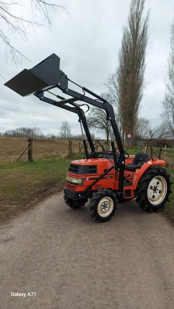 Minitractor kubota 26pk 4x4 servo VOORLADER! beschikbaar voor biedingen