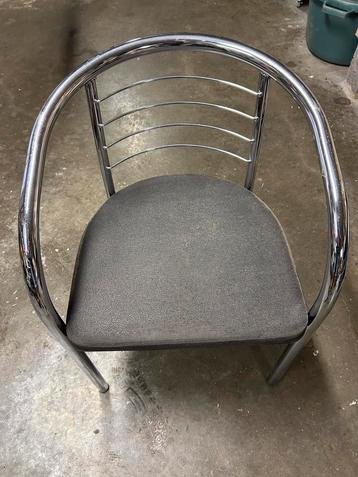 4 keukenstoelen beschikbaar voor biedingen