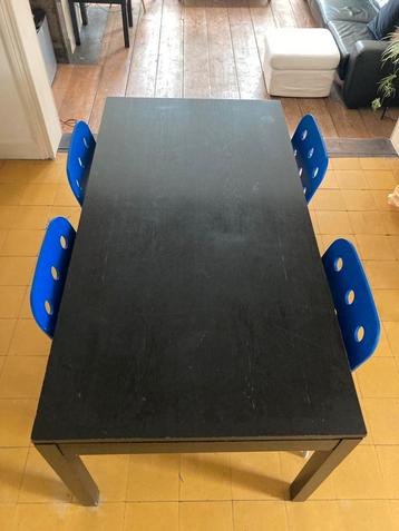 Zwarte eettafel + verlengstuk beschikbaar voor biedingen