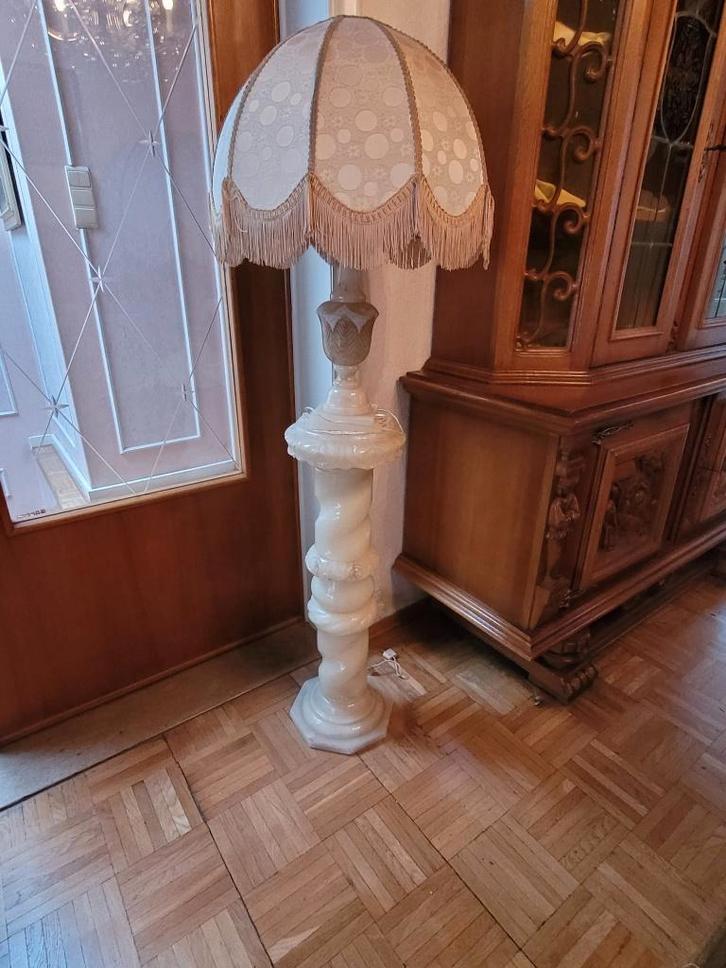 staande schemerlamp met albast (of onyx)voet en stoffen kap, Maison & Meubles, Lampes | Lampadaires, Comme neuf, 100 à 150 cm