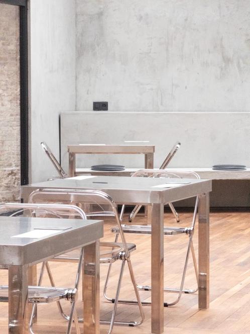 Inox Eettafels + Transparante Klapstoelen – Modern Designset, Zakelijke goederen, Horeca | Meubilair en Inrichting, Meubilair