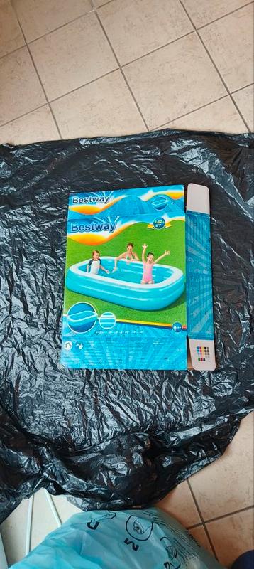 Zwembad opblaasbaar 1x gebruikt beschikbaar voor biedingen