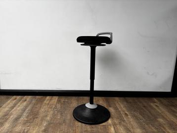 Zwart/Grijze Zit-sta kruk beschikbaar voor biedingen