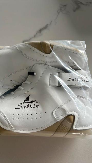 Nieuw sportschoenen, maat 40 beschikbaar voor biedingen