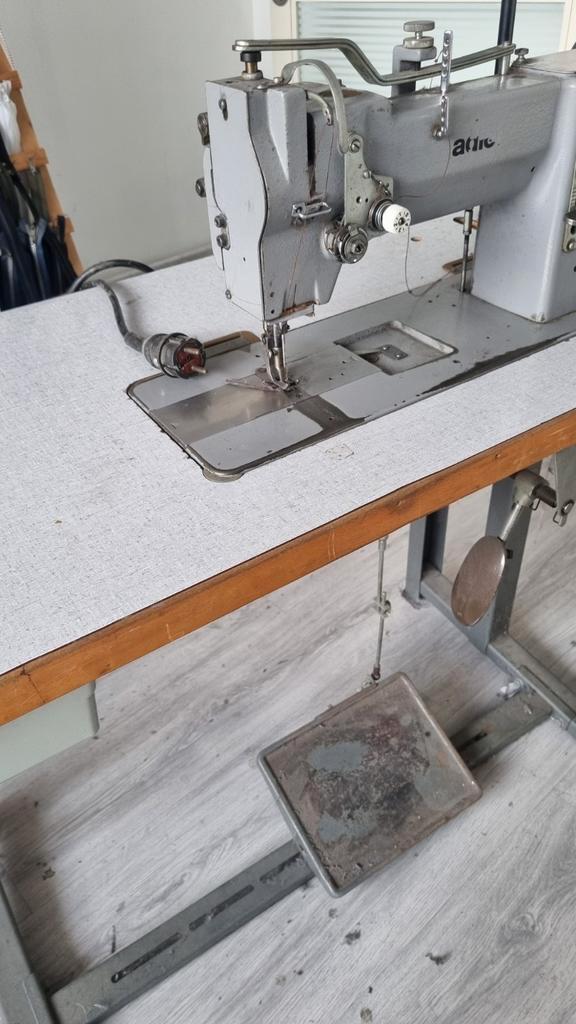 Adler industriële machine, Hobby en Vrije tijd, Naaimachines en Toebehoren, Zo goed als nieuw, Ophalen