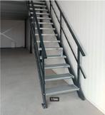 stalen trap met 2 leuningen en 14 tredes;, Doe-het-zelf en Bouw, Ophalen, Gebruikt, Trap