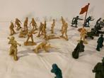 Lot de plus de 100 soldats miniatures vintage en plastique., Enlèvement